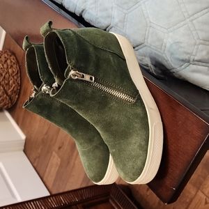 Steve Madden Suede Wedge Booties, size 8 Green